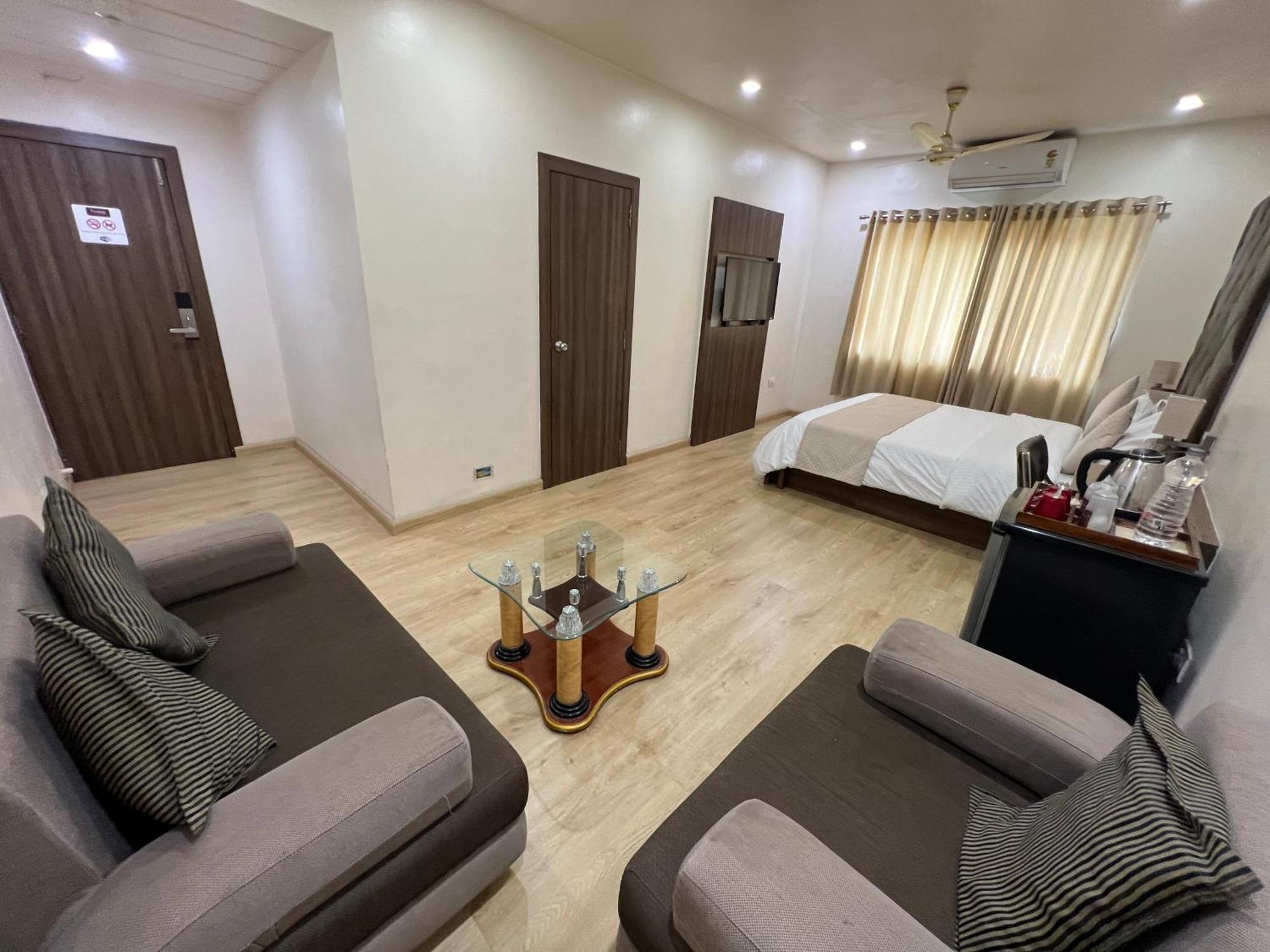 Hotel The Evergrand Palace Rajkot Εξωτερικό φωτογραφία