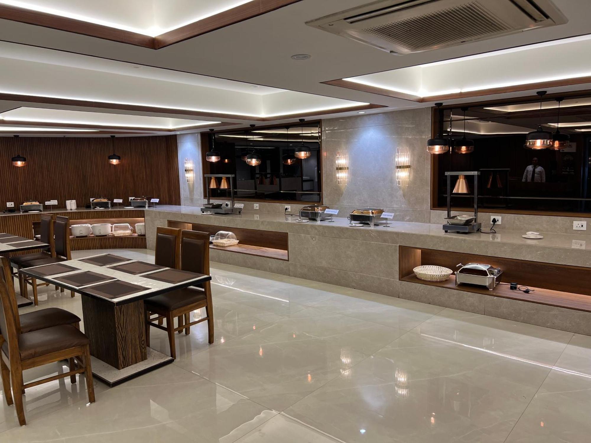 Hotel The Evergrand Palace Rajkot Εξωτερικό φωτογραφία