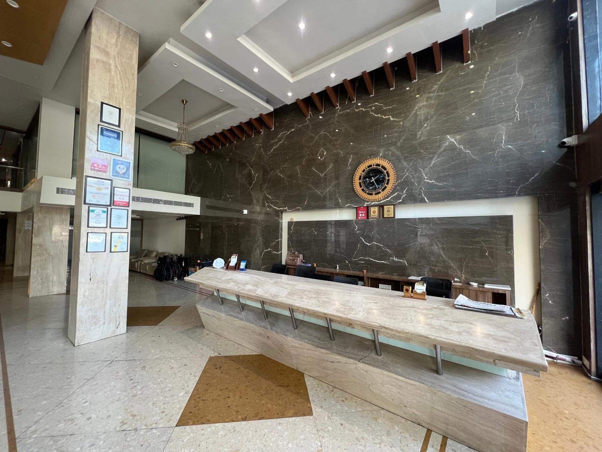 Hotel The Evergrand Palace Rajkot Εξωτερικό φωτογραφία