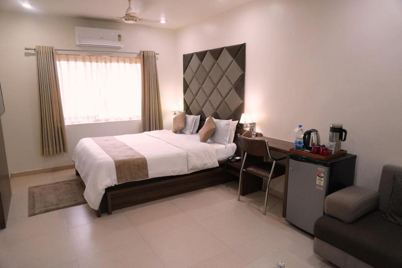 Hotel The Evergrand Palace Rajkot Εξωτερικό φωτογραφία